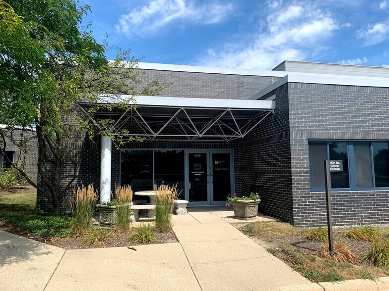 More Photos Of 6200-6250 Capitol Dr, Wheeling Flex For Lease