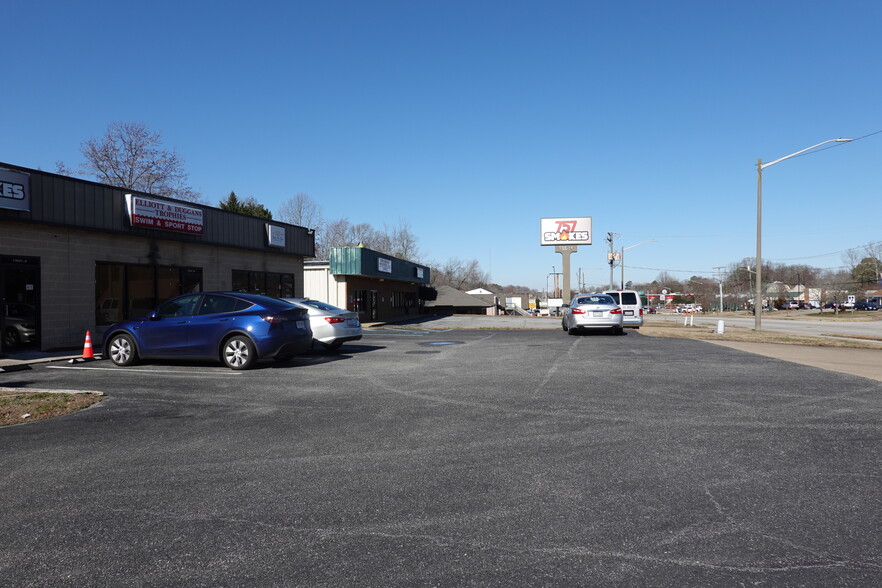 More Photos Of 13641 Warwick Blvd, Newport News Freestanding For Lease
