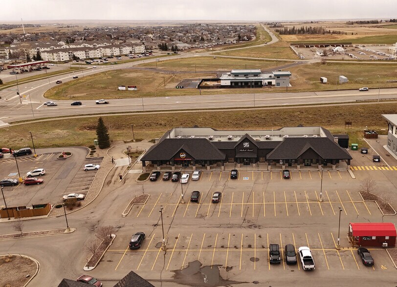 More Photos Of 886 Heritage Blvd W, Lethbridge Storefront For Sale
