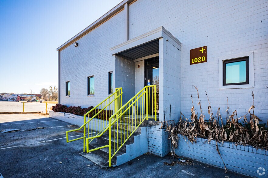 More Photos Of 929-933 White St, Atlanta Unknown For Lease