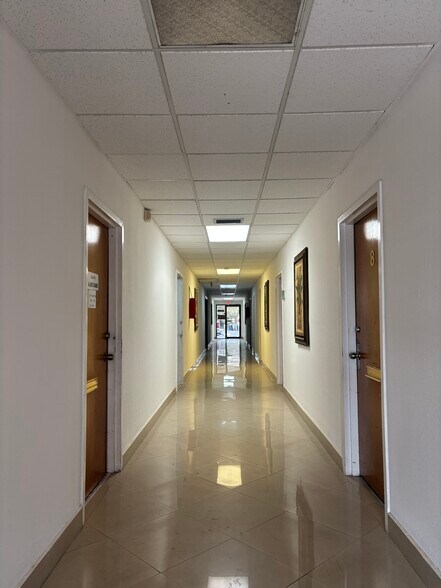 Primary Photo Of 6209 W Commercial Blvd, Tamarac Office For Lease