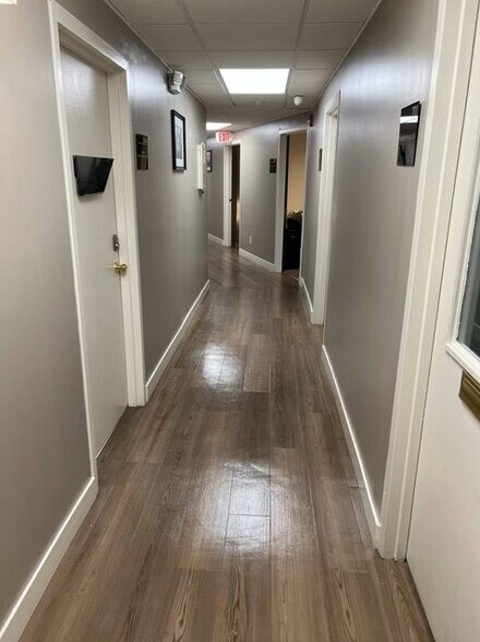 More Photos Of 1-27 S Ocean Ave, Patchogue Office For Lease