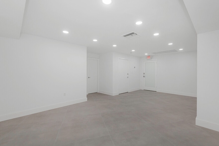 More Photos Of 5401 Collins Ave, Miami Beach Apartments For Sale