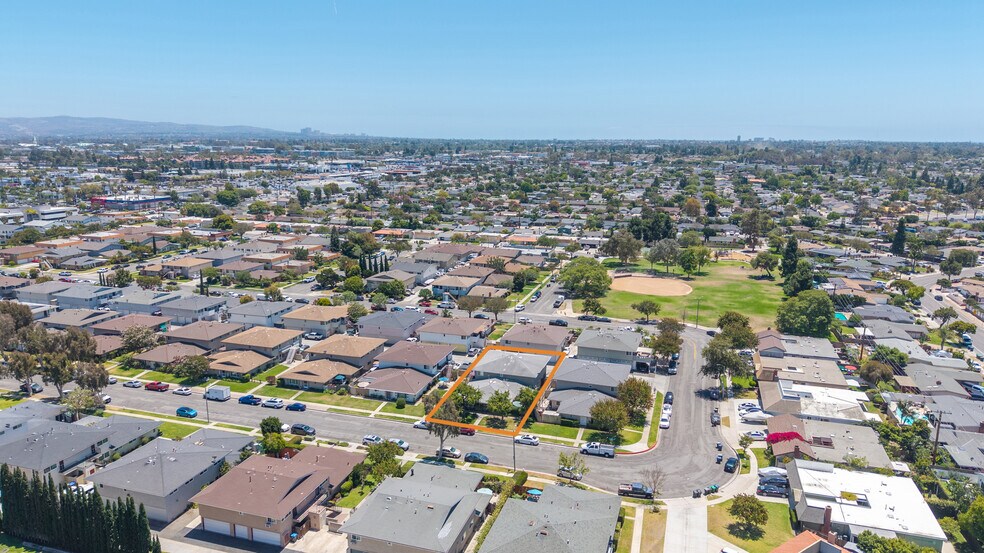 Primary Photo Of 1635 Coriander Dr, Costa Mesa Apartments For Sale