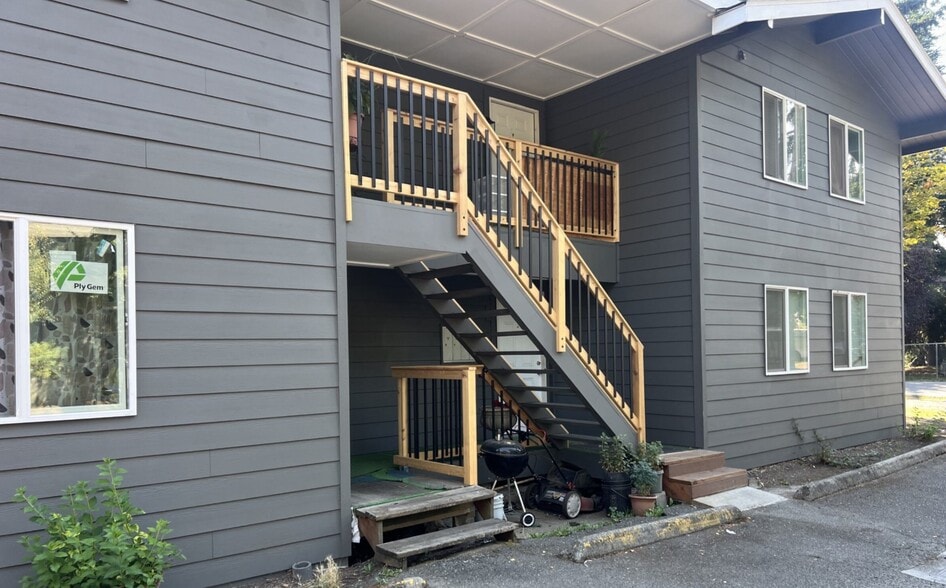 More Photos Of 10441 17th Ave SW, Seattle Multifamily For Sale