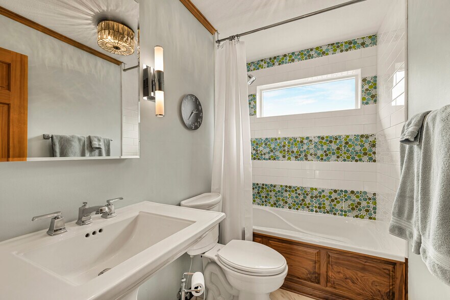 More Photos Of 13 Gott Ln, Salmon Hospitality For Sale