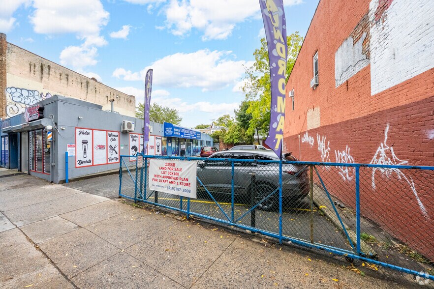 More Photos Of 104-38 Jamaica Ave, Jamaica Storefront For Sale