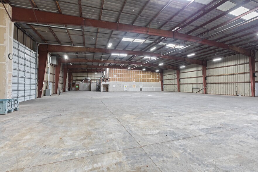 More Photos Of 3904 Winters St, Sacramento Warehouse For Lease