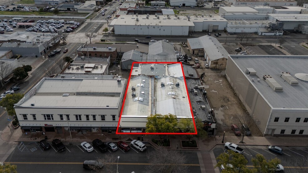 More Photos Of 137 N L St, Dinuba Storefront Retail Residential For Sale