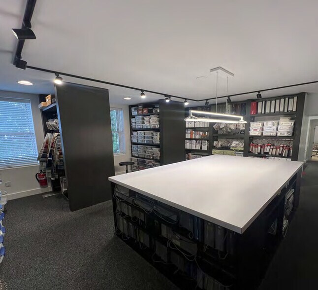 More Photos Of 24 W Chase St, Baltimore Office For Sale