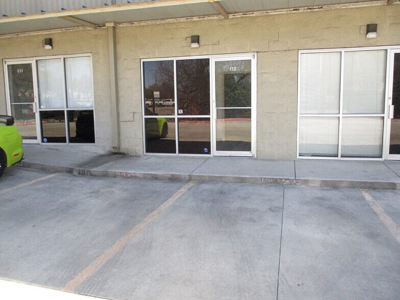 More Photos Of 7340 Blanco Rd, San Antonio Self Storage For Lease