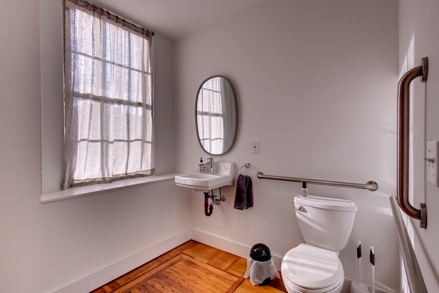 More Photos Of 209 E 4th St, Covington Office For Lease