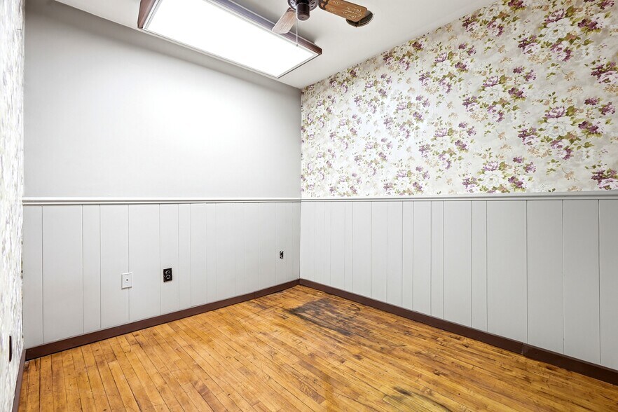 More Photos Of 106 N Orange St, Albion Storefront For Sale
