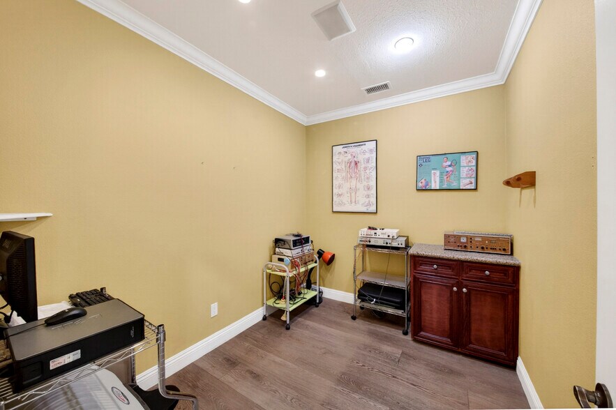 More Photos Of 408 S Beach Blvd, Anaheim Medical For Sale