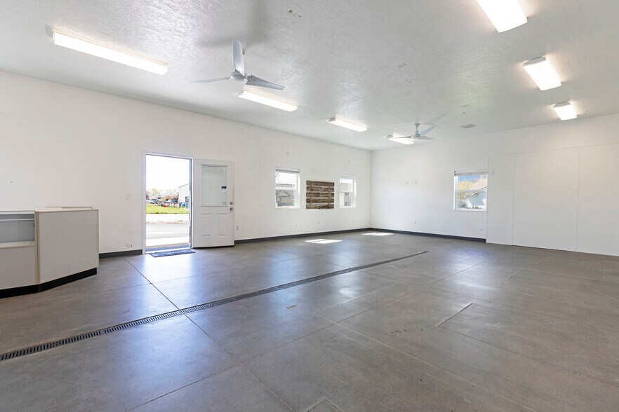 More Photos Of 115 Valley View St, Stevensville Restaurant For Sale