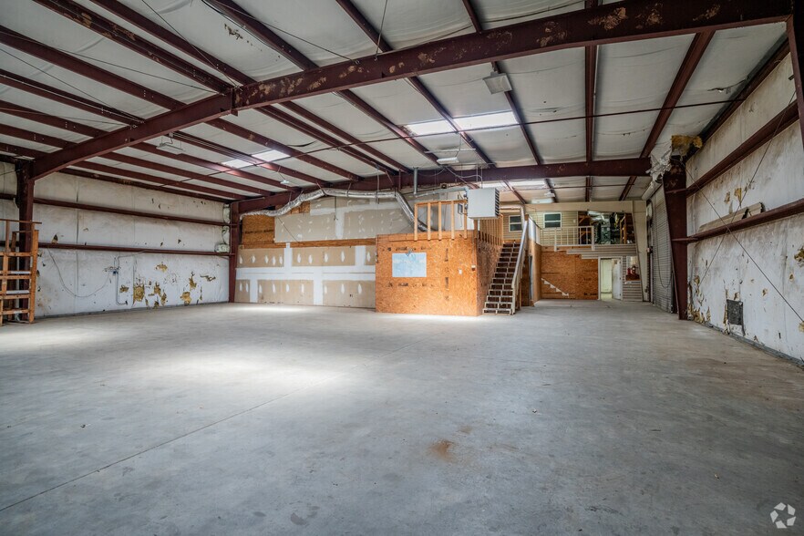 More Photos Of 9296 S Main St, Jonesboro Service For Sale