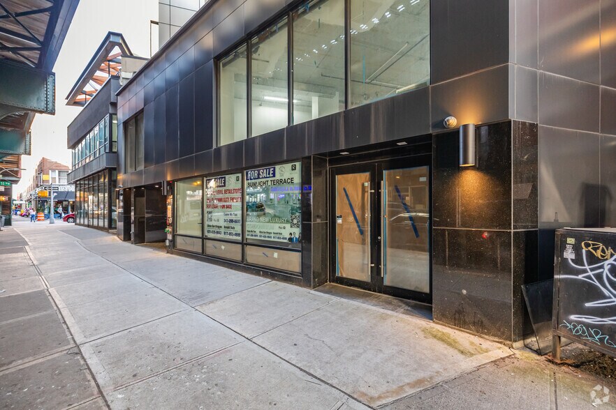 Primary Photo Of 5216 Roosevelt Ave, Woodside Multifamily For Sale