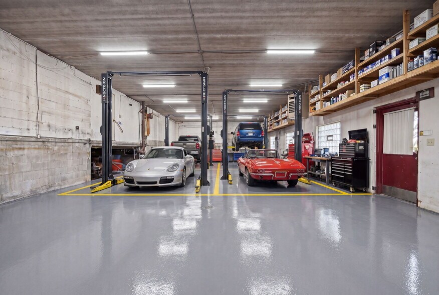 More Photos Of 12820 Main St, Lemont Showroom For Sale