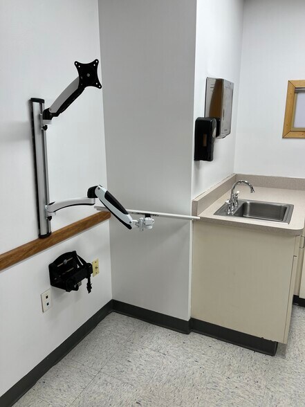 More Photos Of 101 Hospital Loop NE, Albuquerque Medical For Sale