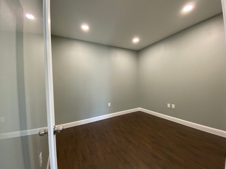 More Photos Of 5490 Washington Blvd, Beaumont Office For Lease