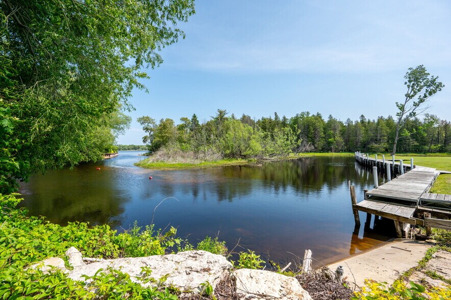 More Photos Of 4084 Main St, Fish Creek Freestanding For Sale