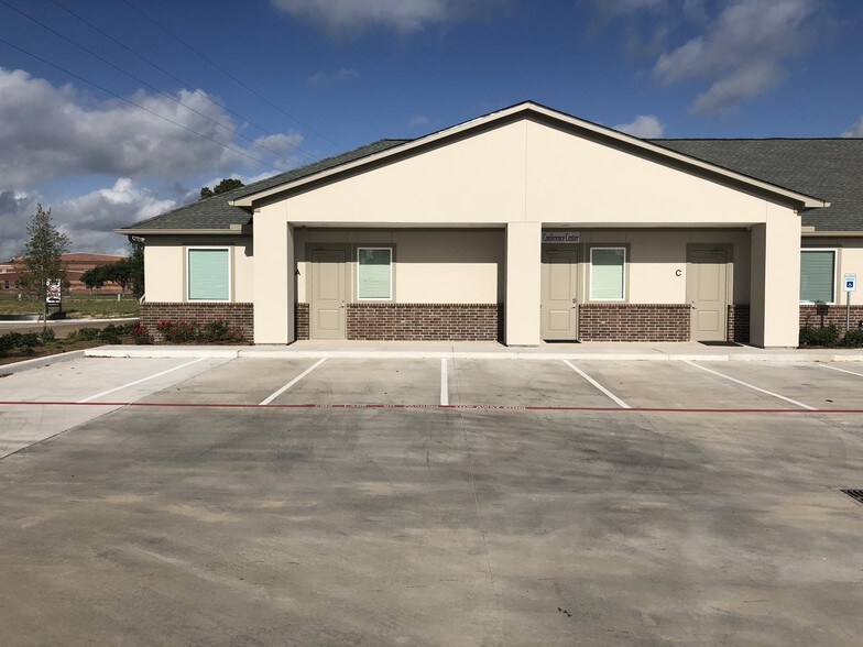 More Photos Of 18510 Green Land Way, Houston Medical For Lease