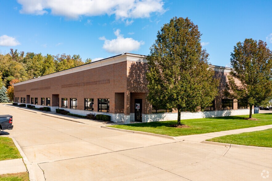 Primary Photo Of 16001-16041 Leone Dr, Macomb Warehouse For Lease