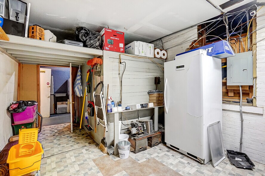 More Photos Of 3475 Mechanicsburg Rd, Springfield Bar For Sale