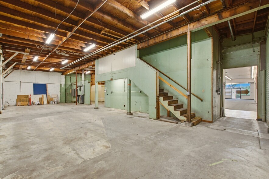 More Photos Of 1319-1323 W Texas St, Fairfield Freestanding For Sale