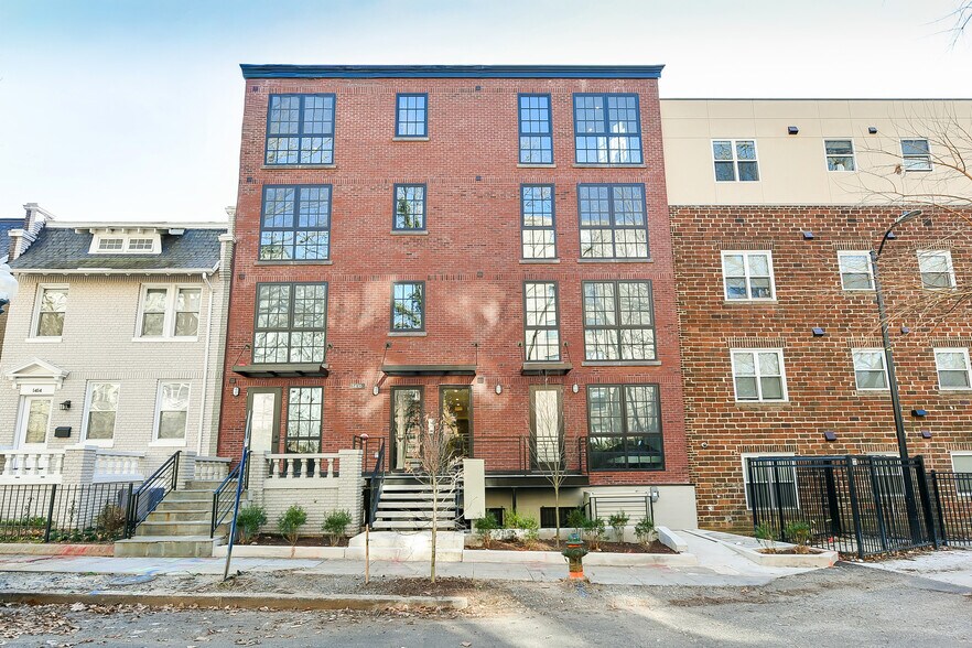 More Photos Of , Washington Multifamily For Sale
