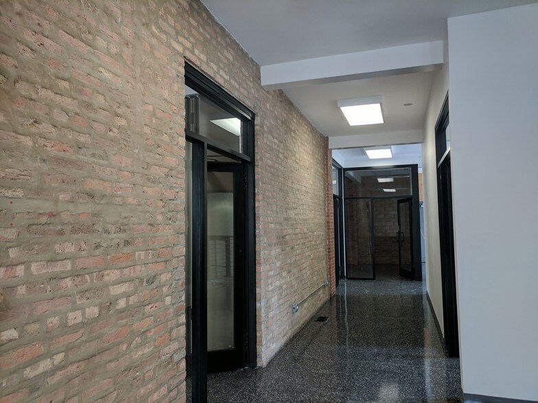 More Photos Of 1659 W Hubbard St, Chicago Loft Creative Space For Lease