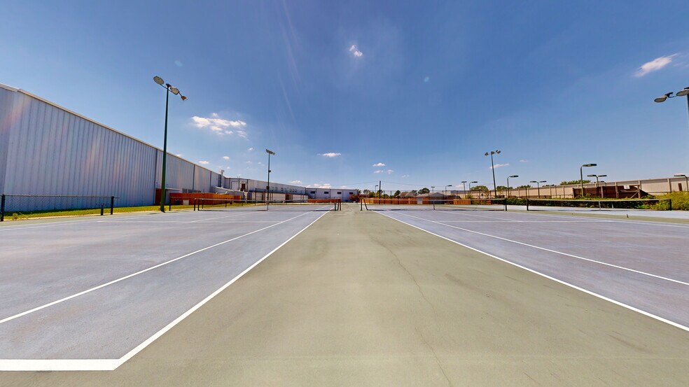 Primary Photo Of 46 Northtown Dr, Jackson Fitness Center For Lease