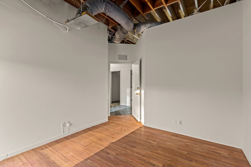 More Photos Of 2951-2953 Lincoln Blvd, Santa Monica Loft Creative Space For Sale