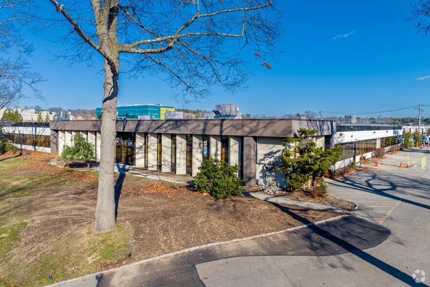 More Photos Of 175 Crossways Park Dr W, Woodbury Office For Lease
