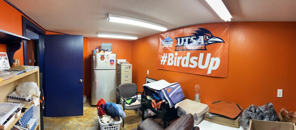 More Photos Of 9509 Yupondale Dr, Houston Warehouse For Lease