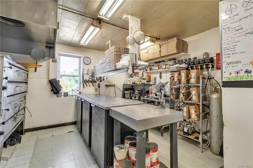 More Photos Of 1693 Quaker Rd, Barker Restaurant For Sale