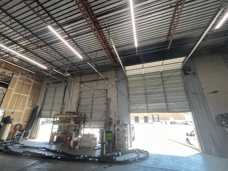 More Photos Of 4130-4150 Will Rogers Pky, Oklahoma City Warehouse For Lease