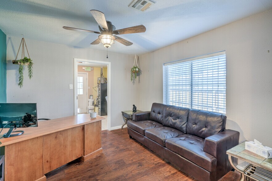 More Photos Of 211 W Atlantic Ave, Henderson Office For Sale