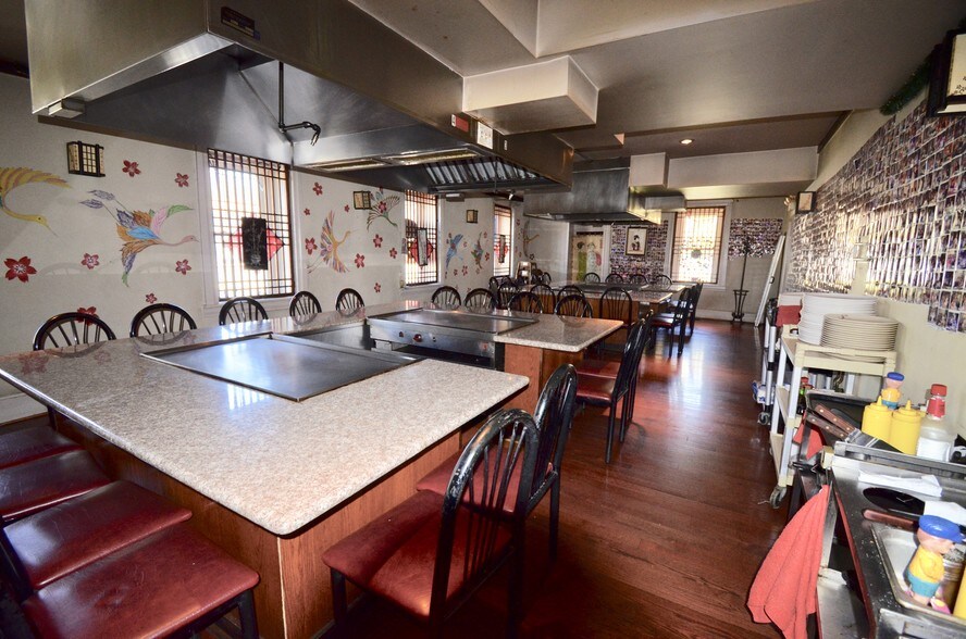 More Photos Of 1495 Farmington Ave, Pottstown General Retail For Sale