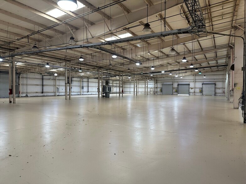 More Photos Of 625 66th Ave SW, Vero Beach Manufacturing For Sale