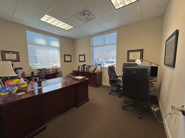 More Photos Of 20008 Champion Forest Dr, Spring Office For Sale