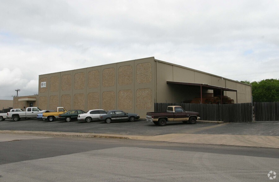 More Photos Of 4327 Centergate St, San Antonio Warehouse For Lease