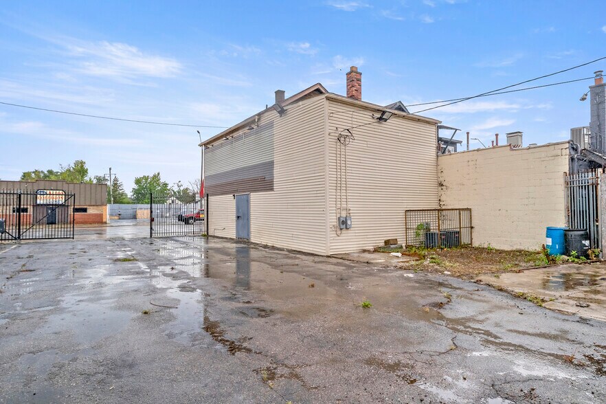 More Photos Of 19424 W Warren Ave, Detroit Storefront For Sale