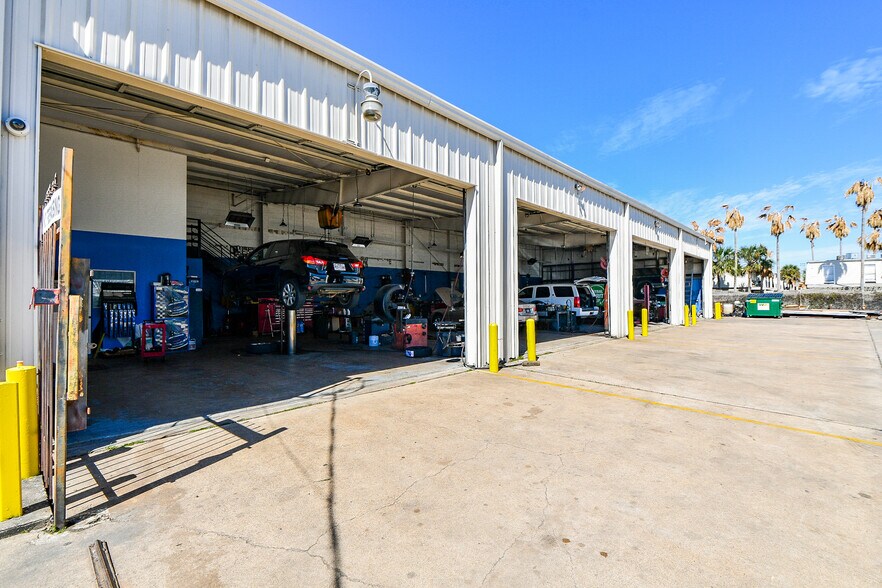 More Photos Of 9566 Kempwood Dr, Houston Auto Repair For Sale