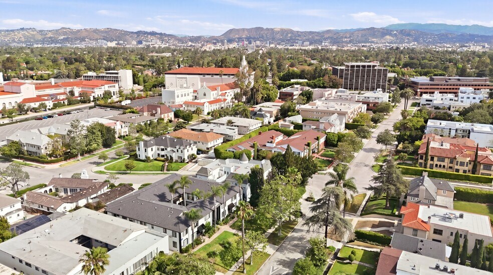 More Photos Of 817 S Windsor Blvd, Los Angeles Apartments For Sale