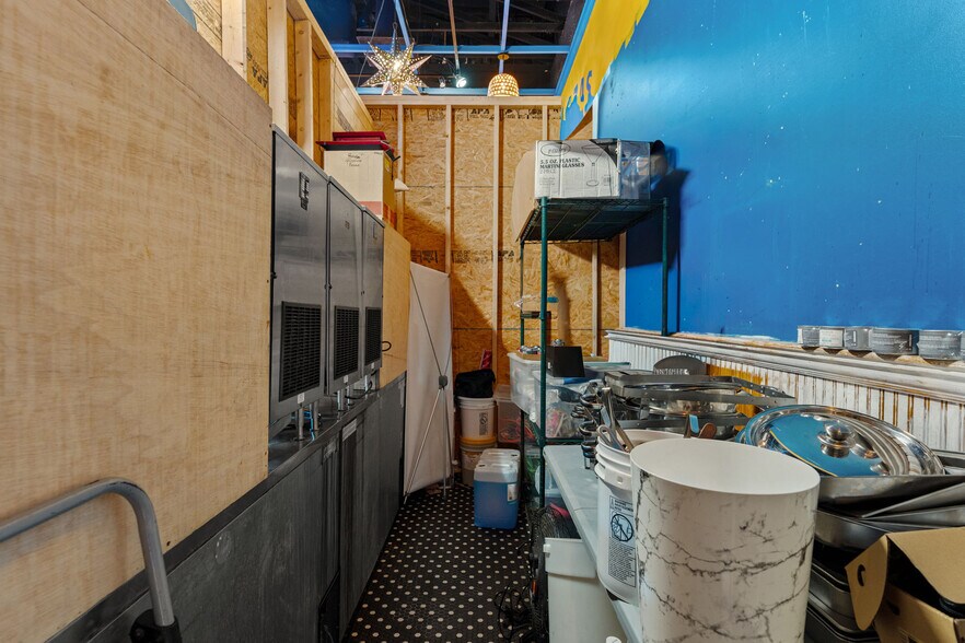 More Photos Of 1025 Industrial Dr, Crestview General Retail For Sale