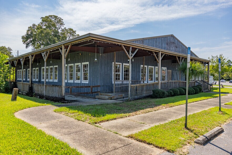 More Photos Of 9310 Baldridge Dr, Pensacola Restaurant For Sale
