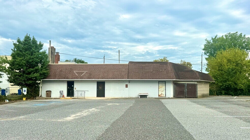 More Photos Of 668 N Broad St, Woodbury General Retail For Lease