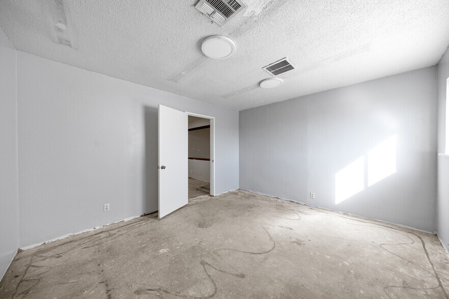 More Photos Of 5146 Maine Ave, Baldwin Park Flex For Lease