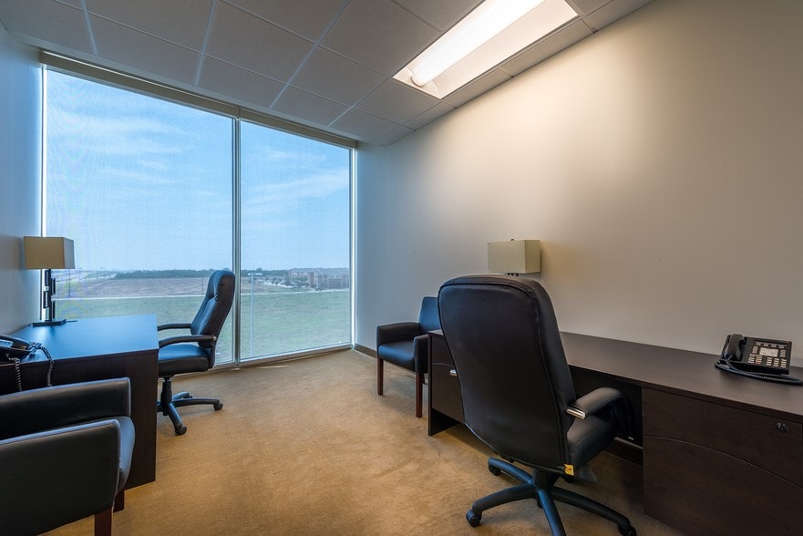 More Photos Of 5900 S Lake Forest Dr, McKinney Office For Lease